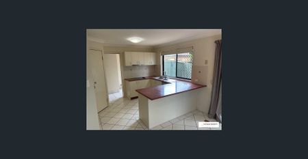 Beautiful, private and secure THREE bedroom Townhouse! - Photo 4