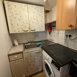studio flat close to ilford station ideal for working couples - Photo 2