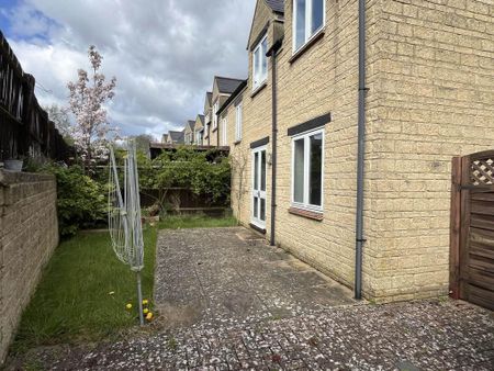 3 bedroom semi-detached house to rent - Photo 4