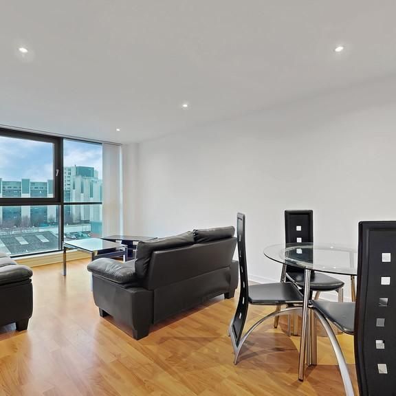 2 bedroom flat to rent - Photo 1