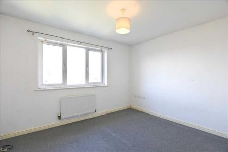 2 bedroom end of terrace house to rent - Photo 2