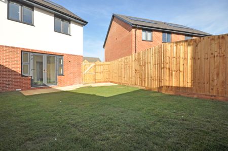 Spindle Way, Hardwicke, Gloucester - Photo 2