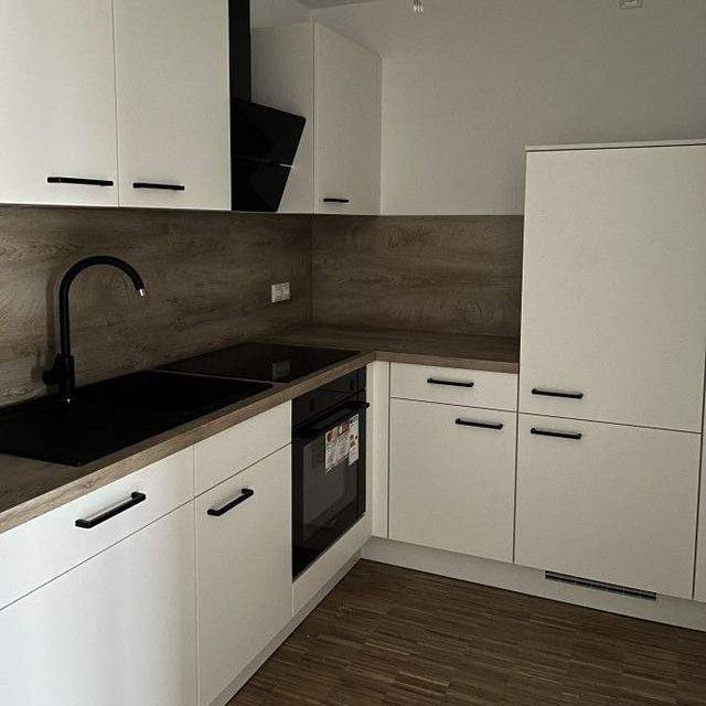 Himmlisch wohnen unterm Dach! Erstbezug mit Fußbodenheizung, EBK, Vinyl, Lift! - Foto 1