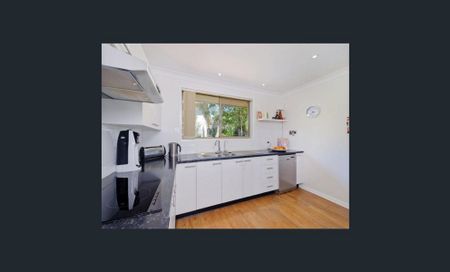 Charming 2-Bedroom Unit - Photo 3