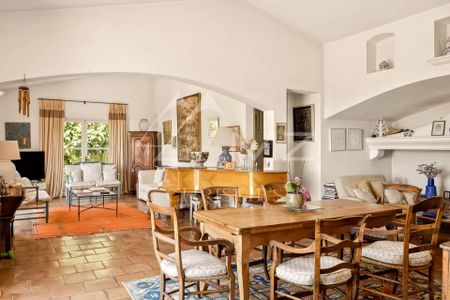 Tourrettes-sur-Loup - Villa provençale avec vue mer - Photo 3