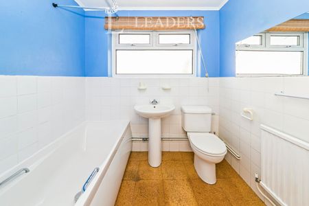 2 bedroom maisonette to rent Southwick Close, East Grinstead, RH19 - Photo 5