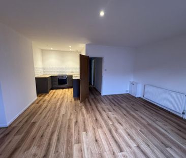 Flat to rent - Photo 1