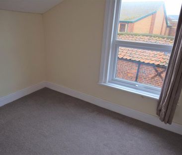 2 bedroom Flat To Let - Photo 2
