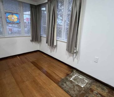 THREE BEDROOM, ROSLYN - Photo 4