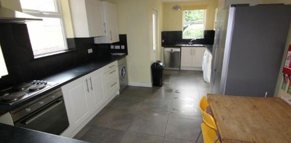 6 bedroom house to rent - Photo 2