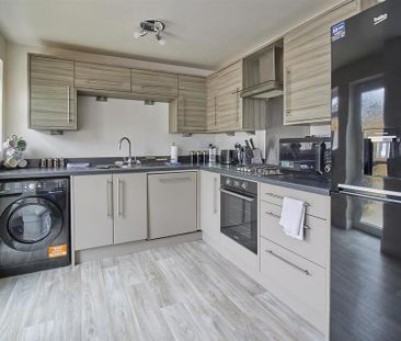 2 bedroom end of terrace house to rent - Photo 3