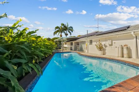 Coastal luxe living in the heart of Burleigh Waters - Photo 4