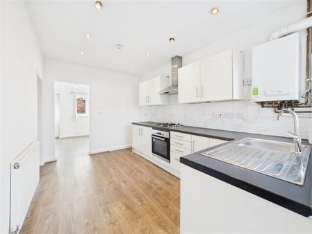 2 bedroom Town house to rent - Photo 5