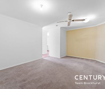 PERFECT FAMILY ENTERTAINER WITH A POOL! - Photo 2