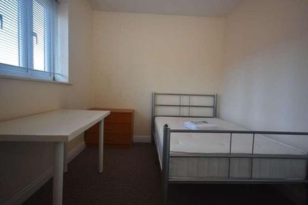 Reilly Street, Hulme, Manchester, M15 - Photo 3