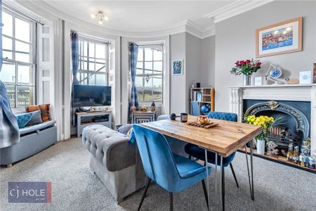 2 bedroom apartment to rent - Photo 3
