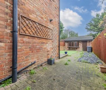 3 bed House - Mid Terrace To Let - Photo 3