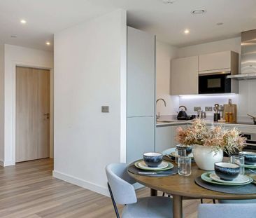 Luxury Fully Furnished | Two Double Bedrooms | Private Balcony | Ki... - Photo 3