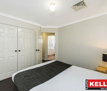 DOUBLE STOREY STREET-FRONT TOWNHOUSE - Photo 6