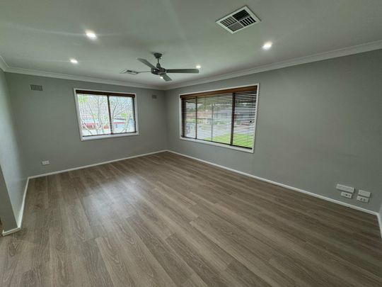 27 Mazepa Avenue, South Penrith NSW - Photo 1