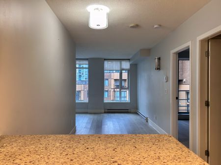 Bright 2 Bed + Solarium In Yaletown | Homer Street | Parking • Views - Photo 3