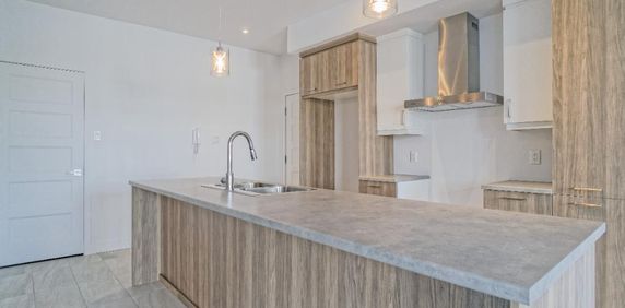 MAGNIFIQUE 4 1/2 - LIBRE 1er DÉCEMBRE - ASCENSEUR - Photo 2