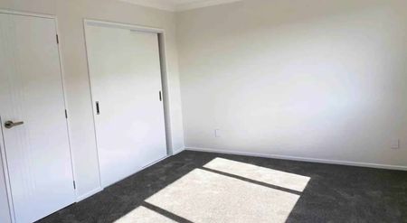 Sun-Filled Home in the Heart of Howick - Photo 2