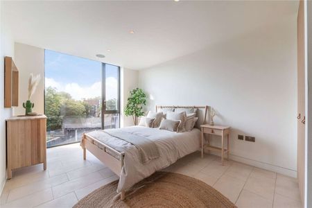 An opportunity to rent a lifestyle, in this sought after modern development in Camden Town. - Photo 2