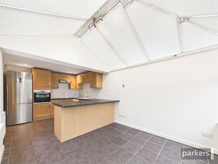 3 bedroom detached house to rent - Photo 5