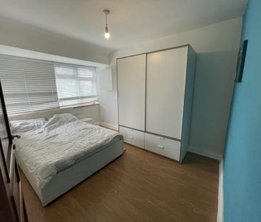 5 bedroom semi-detached house to rent - Photo 3