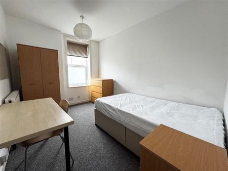 4 bedroom terraced house to rent - Photo 3