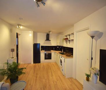 1 Bedroom Apartment To Let - Photo 2