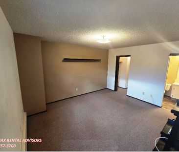 3 BED, 1.5 BATH, 3RD FLOOR APARTMENT W/ AN AIR-CONDITIONED MASTER B... - Photo 2