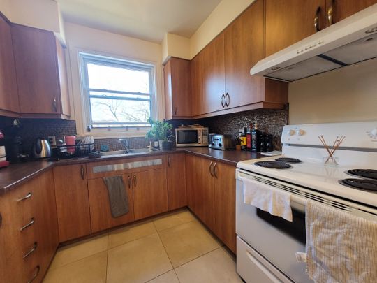 Grande unité d'une chambre semi meublée - Photo 1