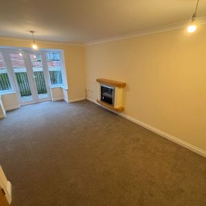 4 bedroom semi-detached house to rent - Photo 2