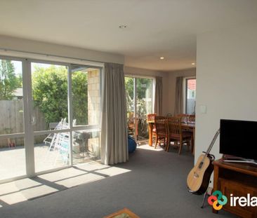 Neat and Tidy Three Double Bedroom Standalone Townhouse - Photo 4