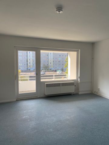 Großes Zimmer mit Balkon innerhalb einer 3er-WG // 2.OG links, Zimmer 0148 - Foto 4