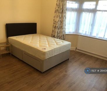 1 bedroom in a house share to rent - Photo 2