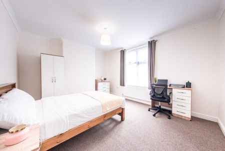 3 bedroom terraced house to rent - Photo 3