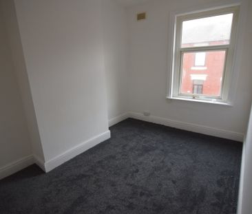 To Let 3 Bed Mid Terraced House - Photo 6