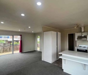 Spacious Home - Photo 3