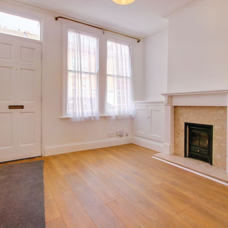 2 bed mid-terraced house to rent in Edward Road, Leicester, LE2 - Photo 1