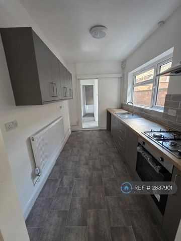 3 bedroom terraced house to rent - Photo 4