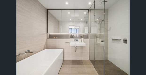 Spacious 2-Bedroom Apartment with Stunning City Views and Dual Car Parking at St Leonards - Photo 1