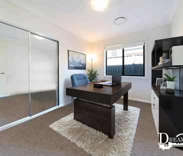 “Elegant Single Level Family Home !!” - Photo 4