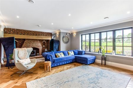 5 bedroom detached house to rent - Photo 2