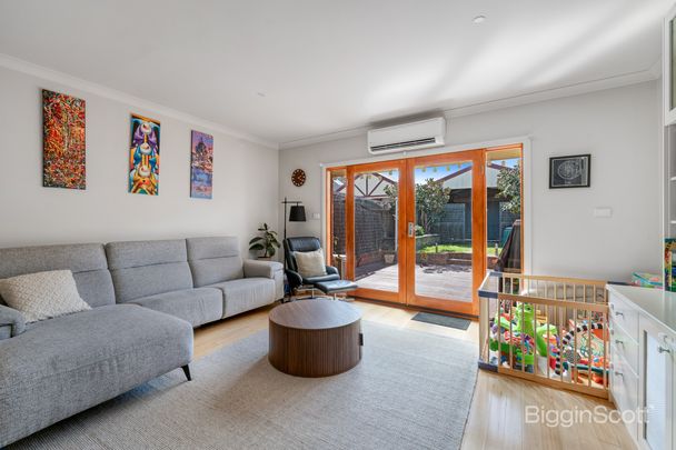 Stylish & Low-Maintenance Living in the Heart of Thornbury - Photo 1