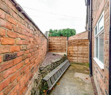 3 bedroom end of terrace house to rent - Photo 1