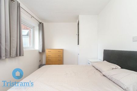 3 bed Flat for Rent - Photo 4