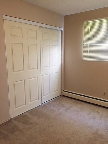 Cozy 1-Bedroom Apartment in Quiet Bankview Neighborhood - Photo 3